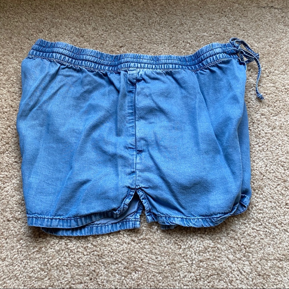 Gap Shorts - Picture 3 of 4